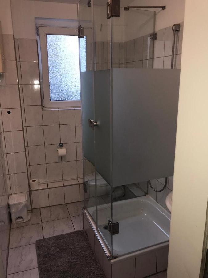 Eenpersoonskamer met Gedeelde Badkamer en Toilet