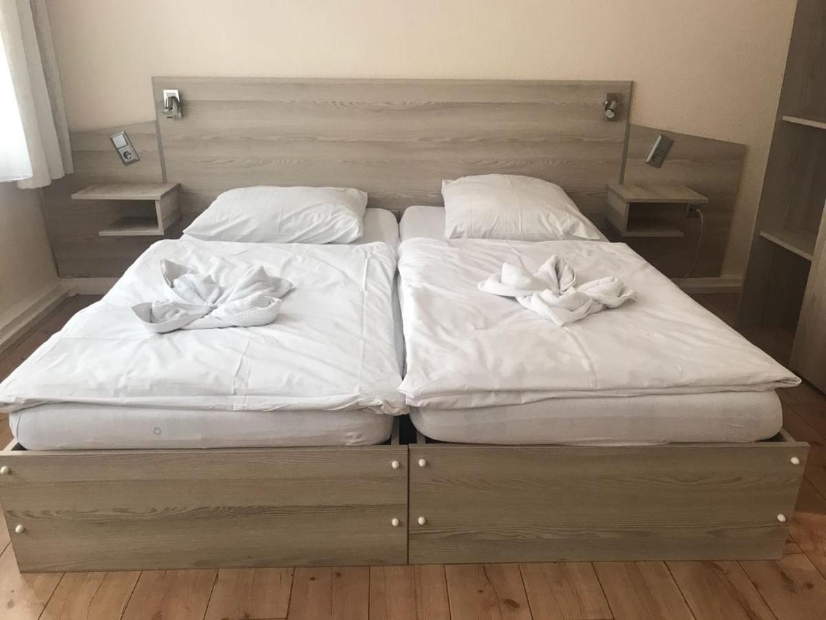 Tweepersoonskamer met Gedeelde Badkamer en Toilet