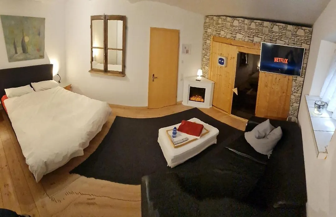 Schoenste Lage Am Rhein In Unmittelbarer Stadtnaehe, B & B-1